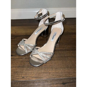 Nina Silver Brooke Block Heel Sandal Size 7 Heels